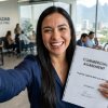 Retrato fotográfico realista de Fernando Vargas, cliente satisfecho con la cobranza de pagarés